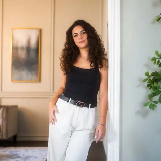 Kaity Gonzalez, Agent in  - Compass