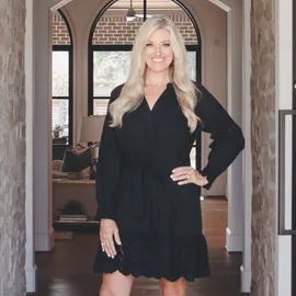 Amy Lookabaugh, Agent in  - Compass