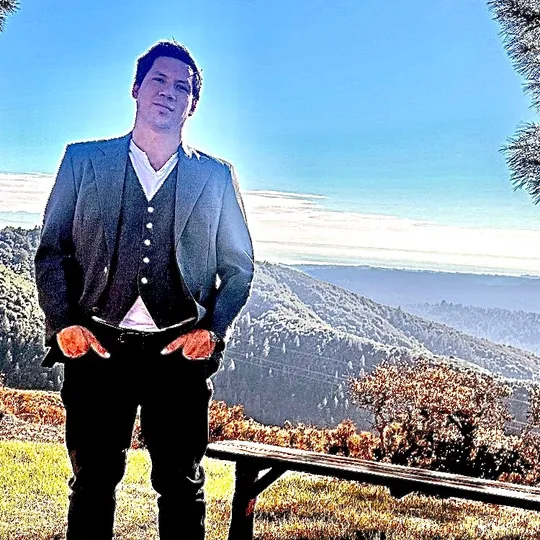 Jimi Williams, Agent in  - Compass