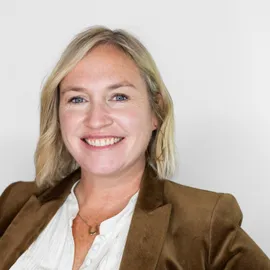 Jessica Ferguson, Agent in  - Compass