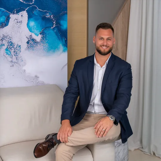 Dylan Lamb, Agent in  - Compass