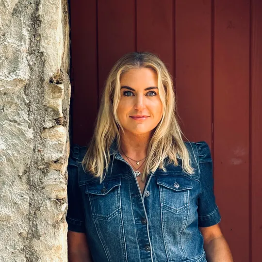 Amy Drummond, Agent in  - Compass