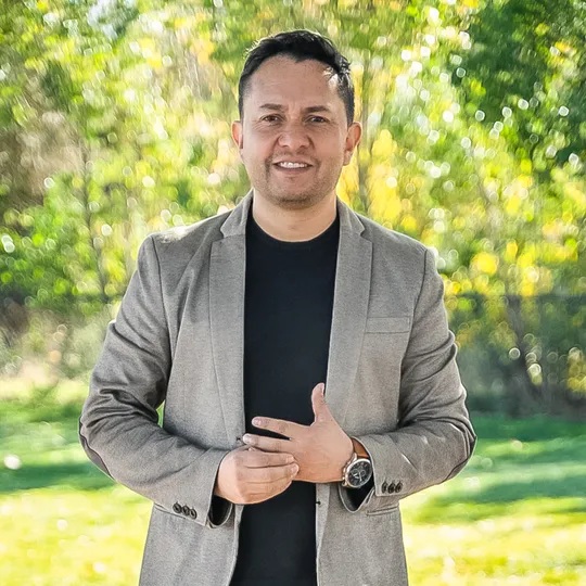 Michael Achury, Agent in  - Compass