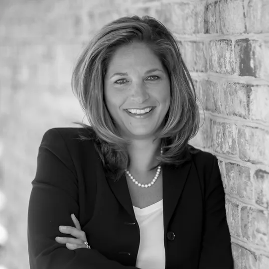 Eve Shapiro, Agent in  - Compass