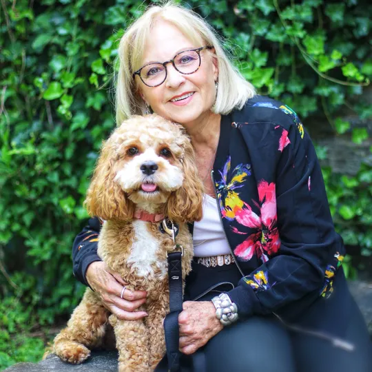 Gwen Janicki, Agent in  - Compass