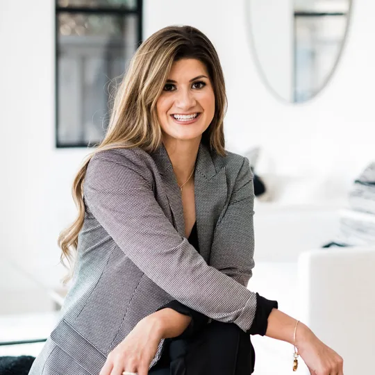 Jessica Vergano, Agent in  - Compass