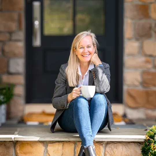 Beth Suter, Agent in  - Compass