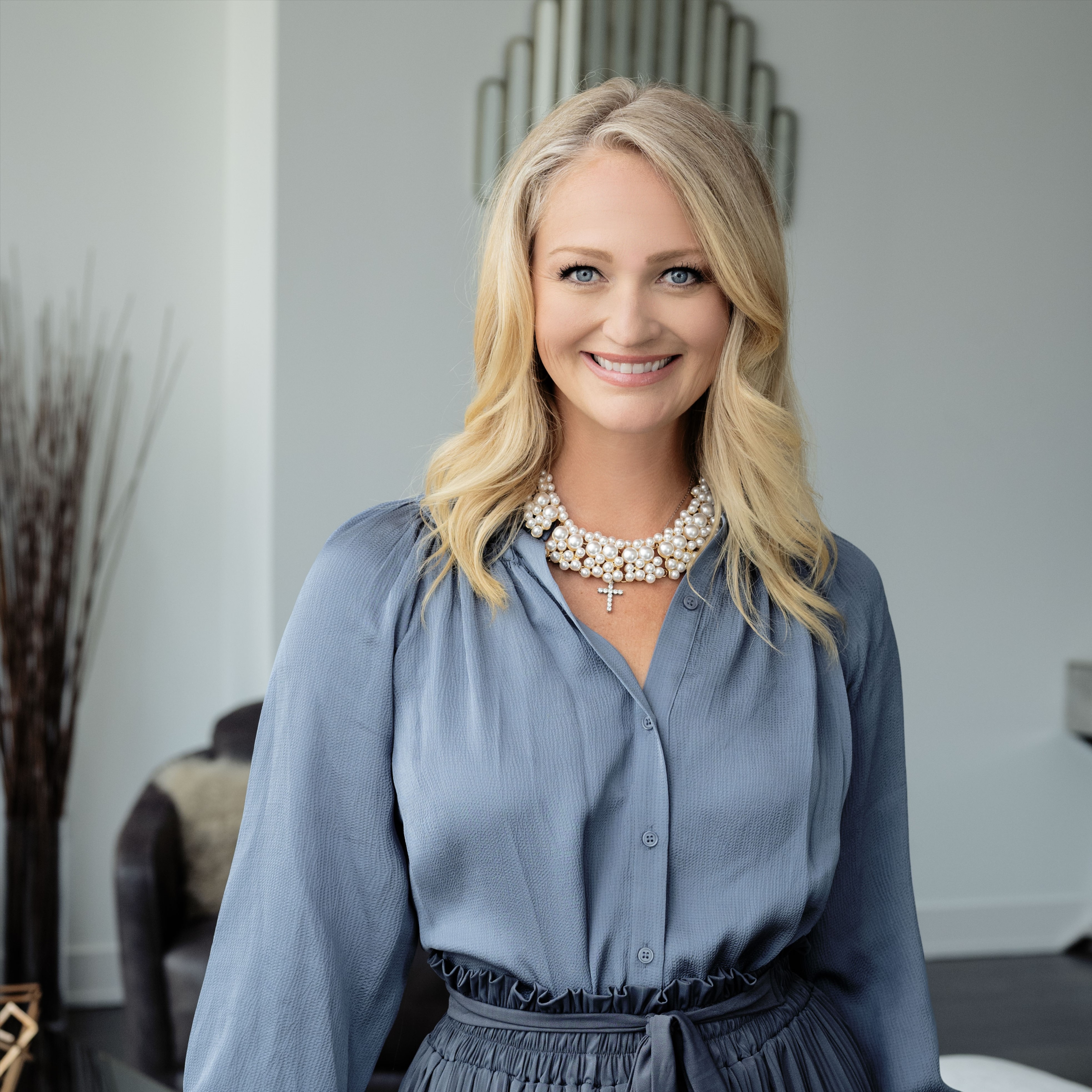 Headshot of Anne Mannelly