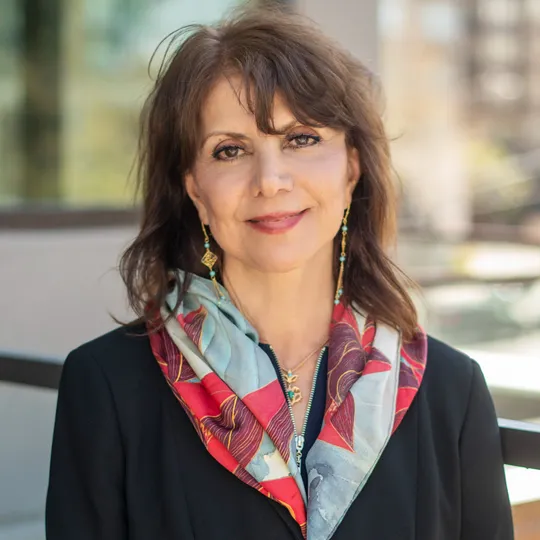 Farah Mofidi, Agent in  - Compass