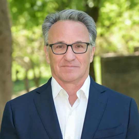 Steven Landsberg, Agent in  - Compass