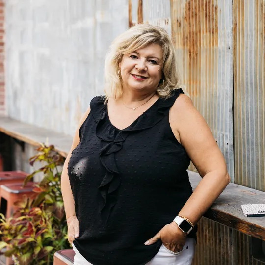 Tara Giunta, Agent in  - Compass