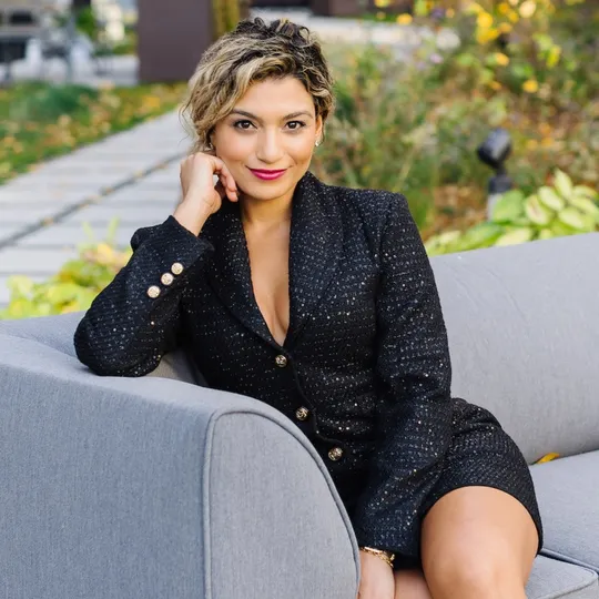 Nazy Hosseini, Agent in  - Compass