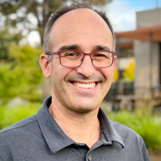 Raziel Ungar, Agent in  - Compass