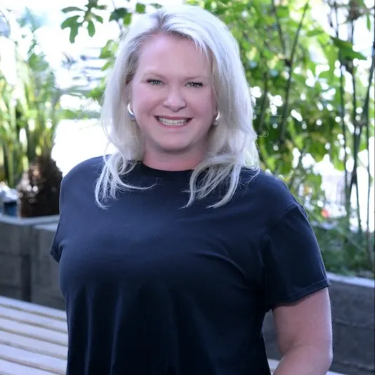 Bryn Schneider, Agent in  - Compass