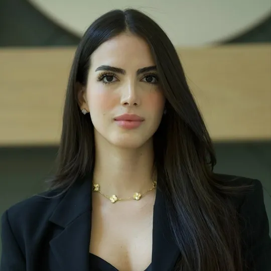 Claudia Velasco, Agent in  - Compass