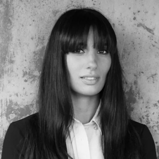 Hanni Fox, Agent in  - Compass