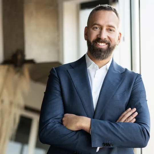 Jason Thomas, Agent in  - Compass