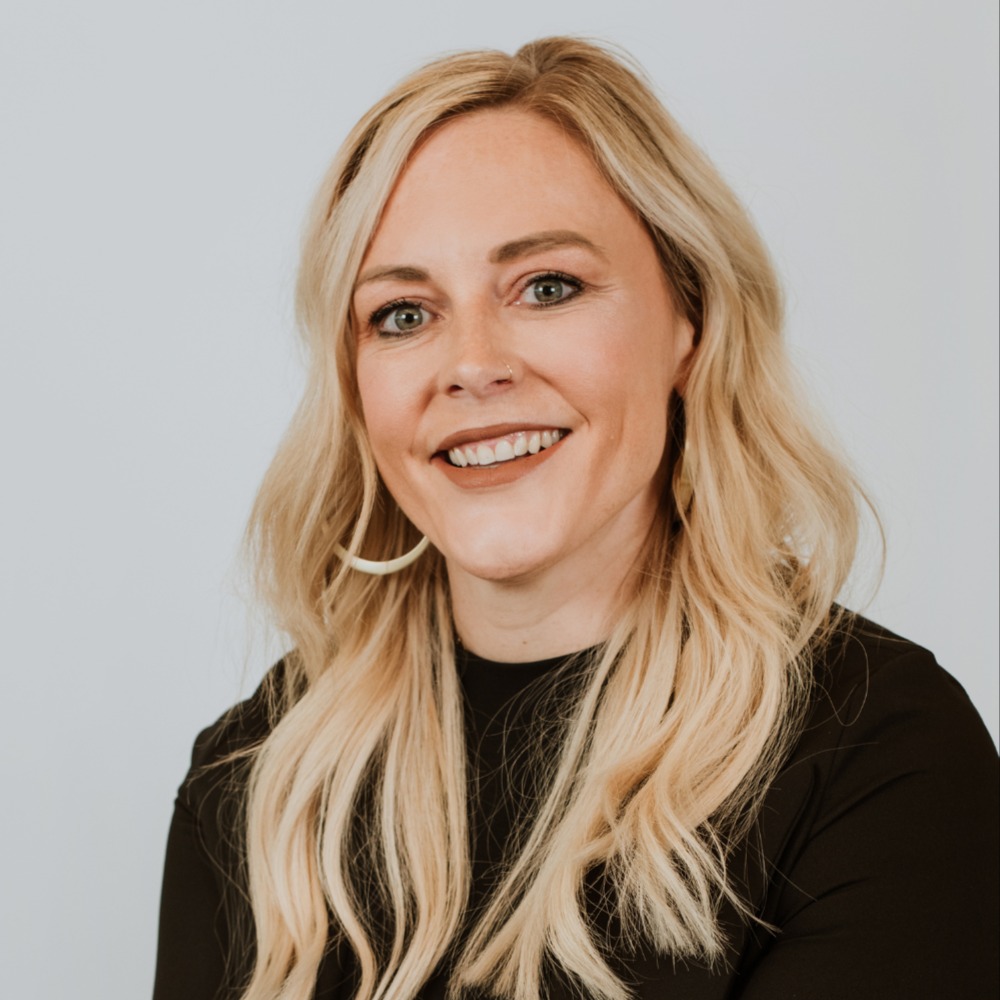 Headshot of Lindsay Masur