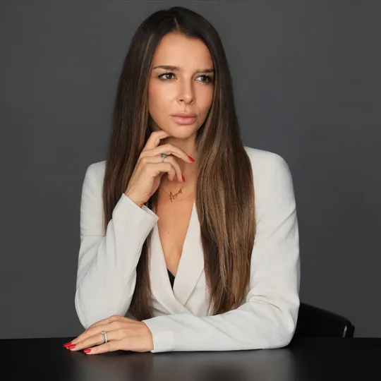 Hayley Dodge, Agent in  - Compass