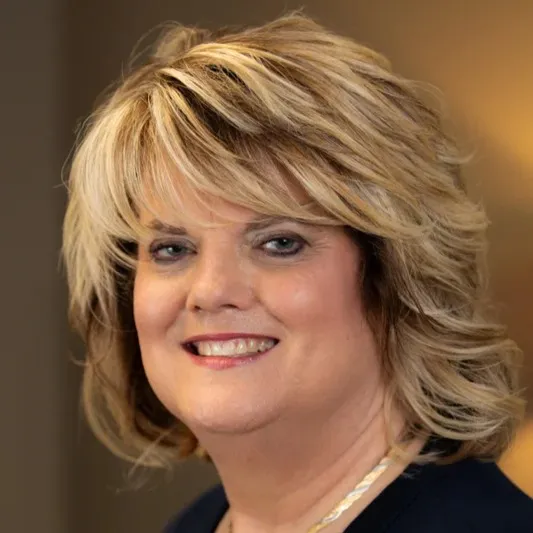 Jennifer Warren, Agent in  - Compass