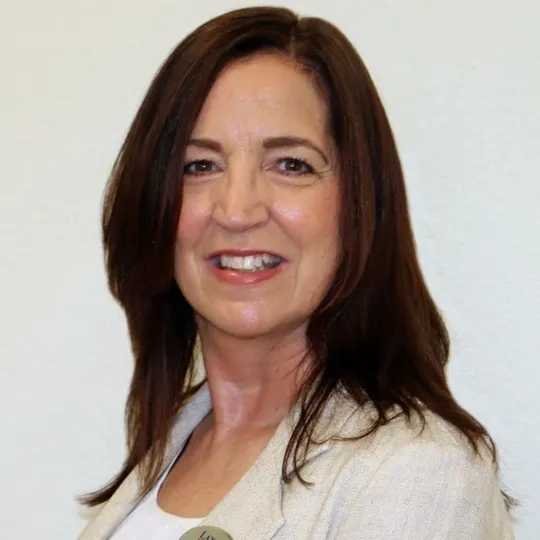 Lisa Suter, Agent in  - Compass