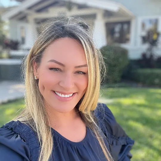 Jen Holmes-Giotakis, Agent in  - Compass