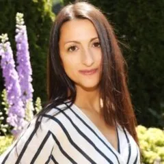 Carla Domingues, Agent in  - Compass