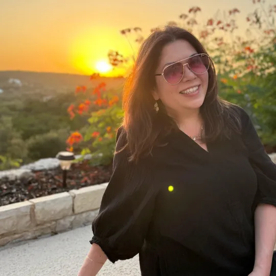 Laura Macias, Agent in  - Compass