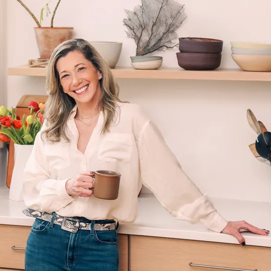 Alexis Kravitz, Agent in  - Compass