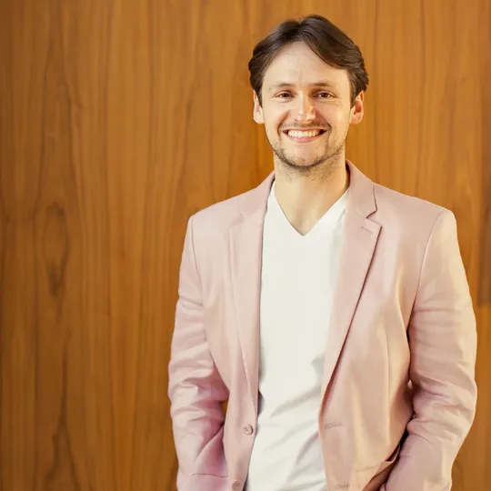 Sam Lee, Agent in  - Compass