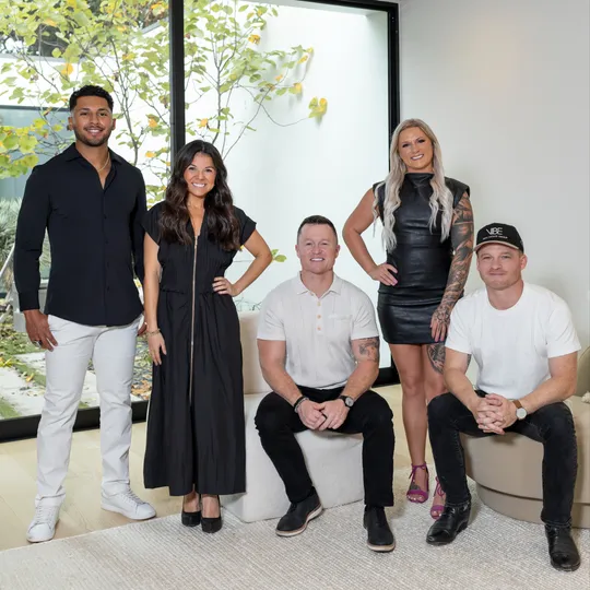 Vibe Real Estate Group, Agent in  - Compass