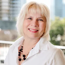 Kelly Azzarello, Agent in  - Compass