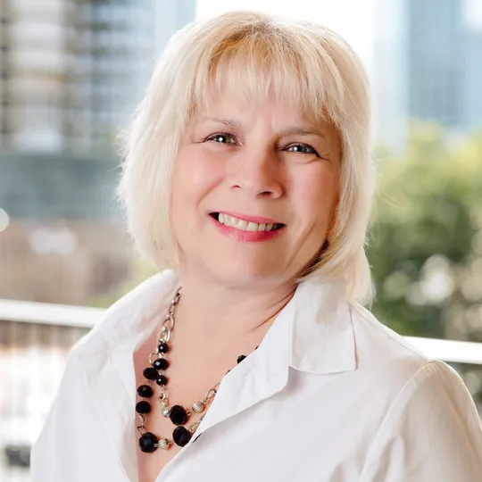 Kelly Azzarello, Agent in  - Compass