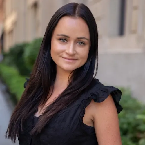 Maddy Buecheler, Agent in  - Compass