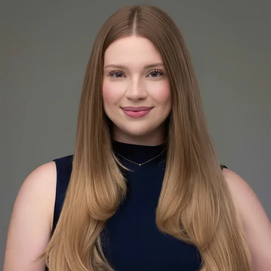 Molly Becker, Agent in  - Compass