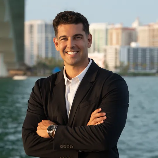 Nico Guillen, Agent in  - Compass
