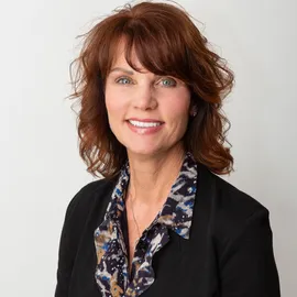 Paula Canova, Agent in  - Compass