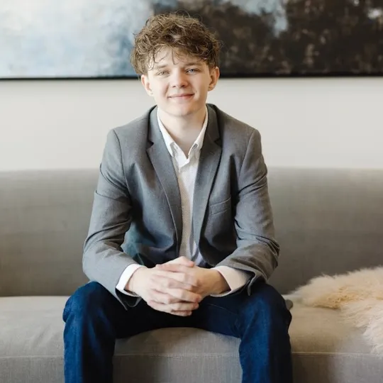 Baker Hunter, Agent in  - Compass