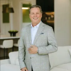 Marty Wills, Agent in  - Compass