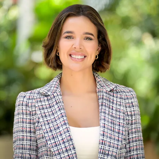 Corina Sosa, Agent in  - Compass