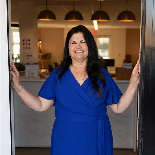 Yolanda De La Isla, Agent in  - Compass