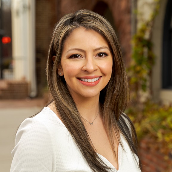 Headshot of Alisson Landers