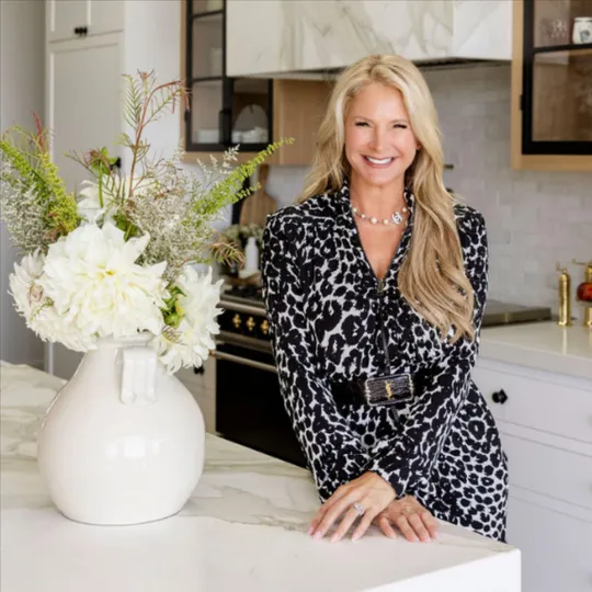 Kurtney Noonan, Agent in  - Compass