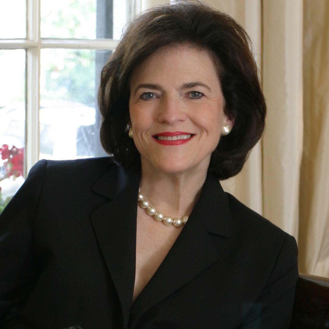 Headshot of Eleanor Farnsworth