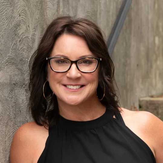 Dani Schultz, Agent in  - Compass