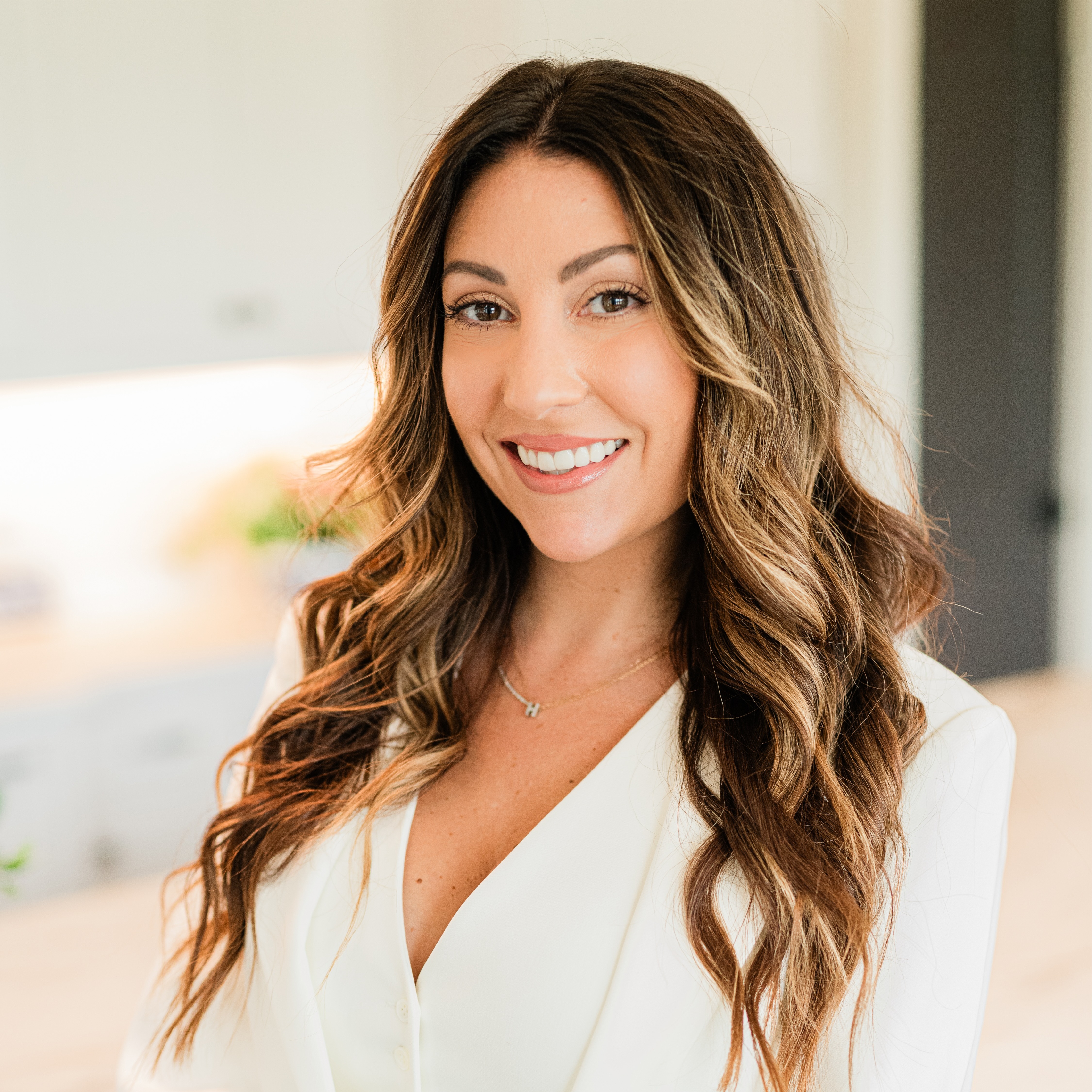 Headshot of Courtney Zettlemoyer