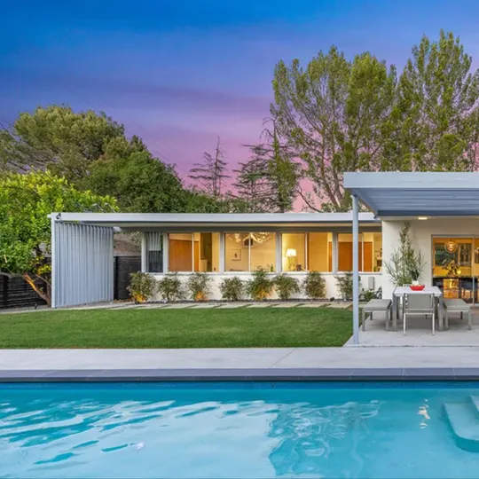 Johnny Johnston, Agent in  - Compass