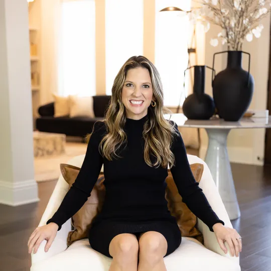 Lauren Swoboda, Agent in  - Compass