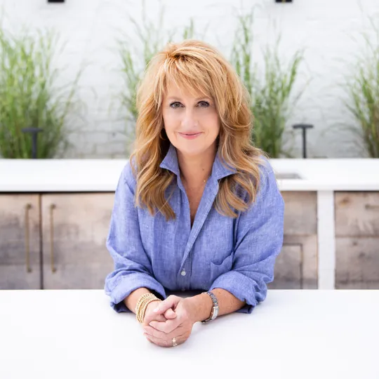 Suzy Mills, Agent in  - Compass