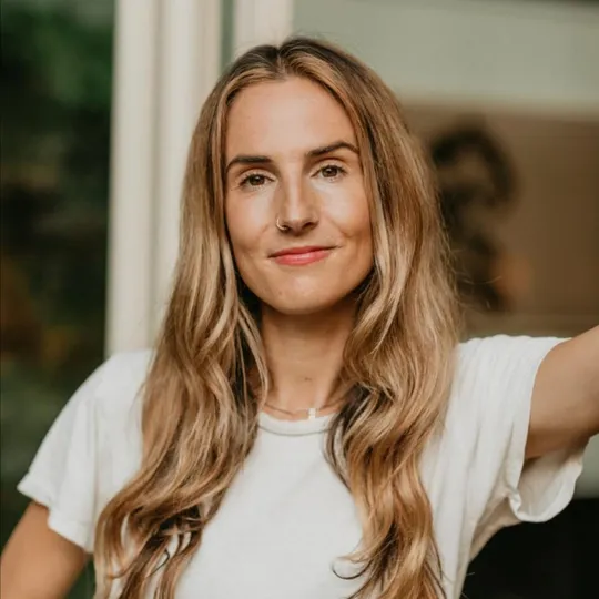 Kelsi Lavicka, Agent in  - Compass